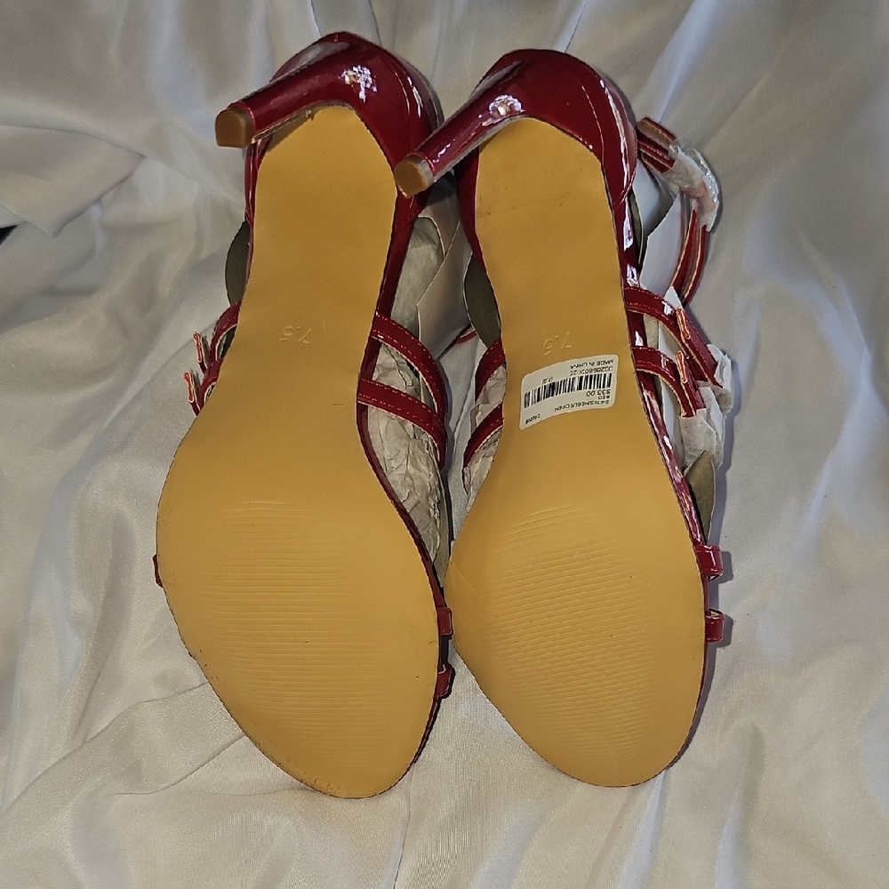 Elegant Red Strappy Heels - Picture 4 of 6